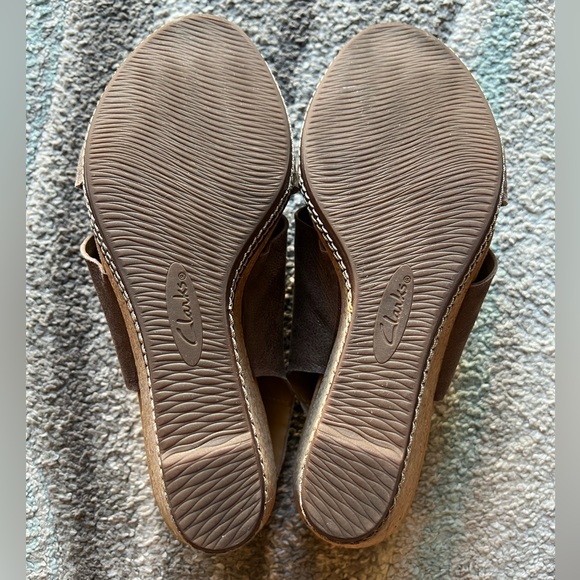 Clarks Women’s size 9 Brown Wedge Sandal - Picture 5 of 5